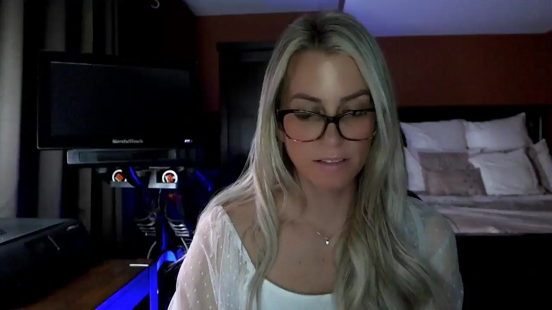 Gallery image thumbnail from Cora9's myfreecams stream on, 02/12/2026, 04:55 image 19 of 20