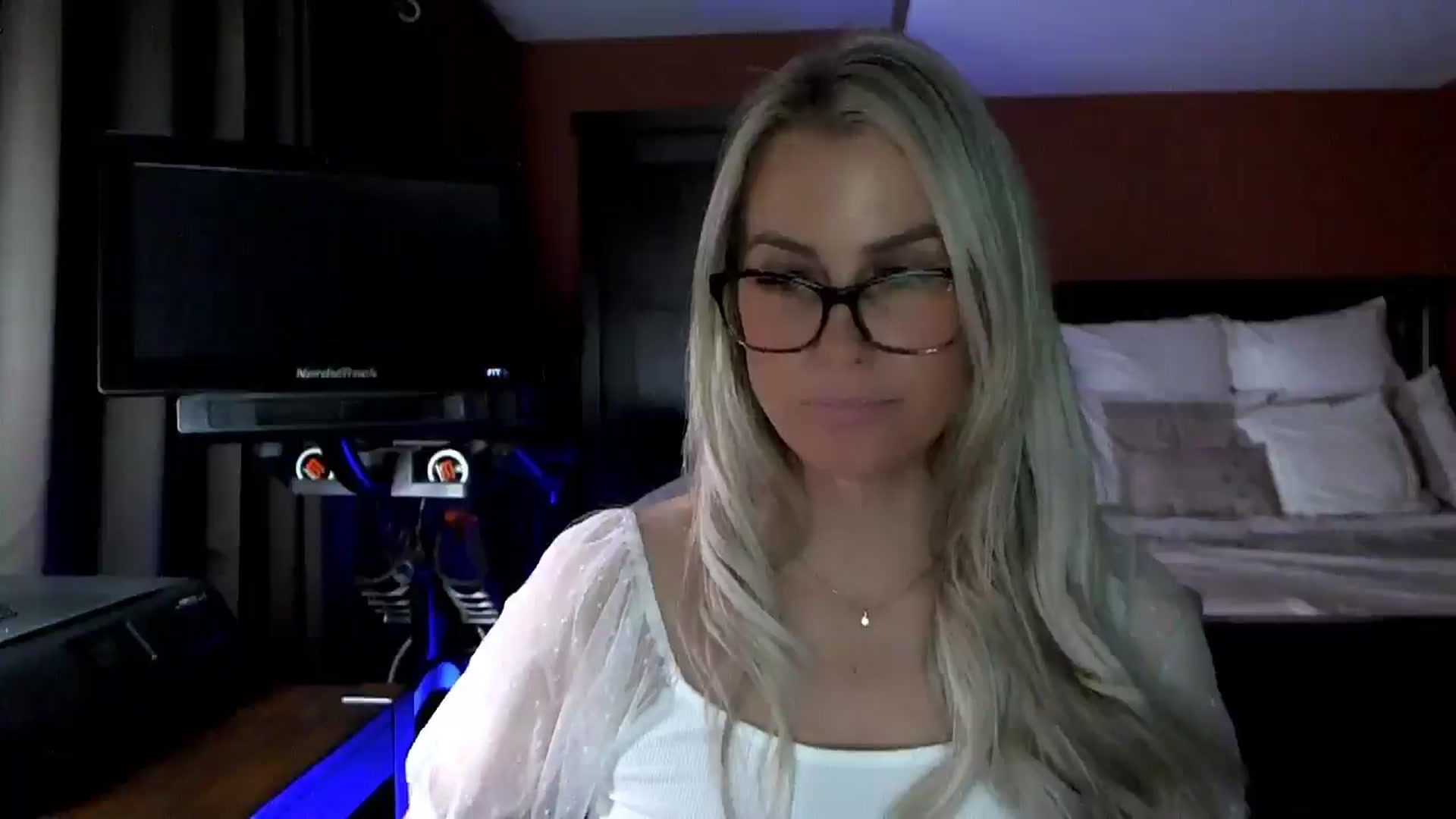 Gallery image thumbnail from Cora9's myfreecams stream on, 02/12/2026, 04:55 image 8 of 20