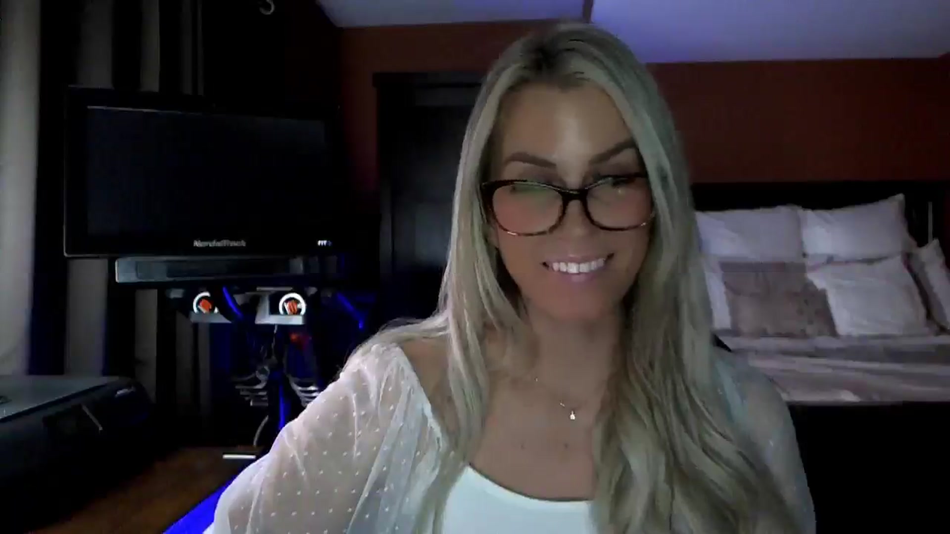 Gallery image thumbnail from Cora9's myfreecams stream on, 02/12/2026, 04:55 image 18 of 20