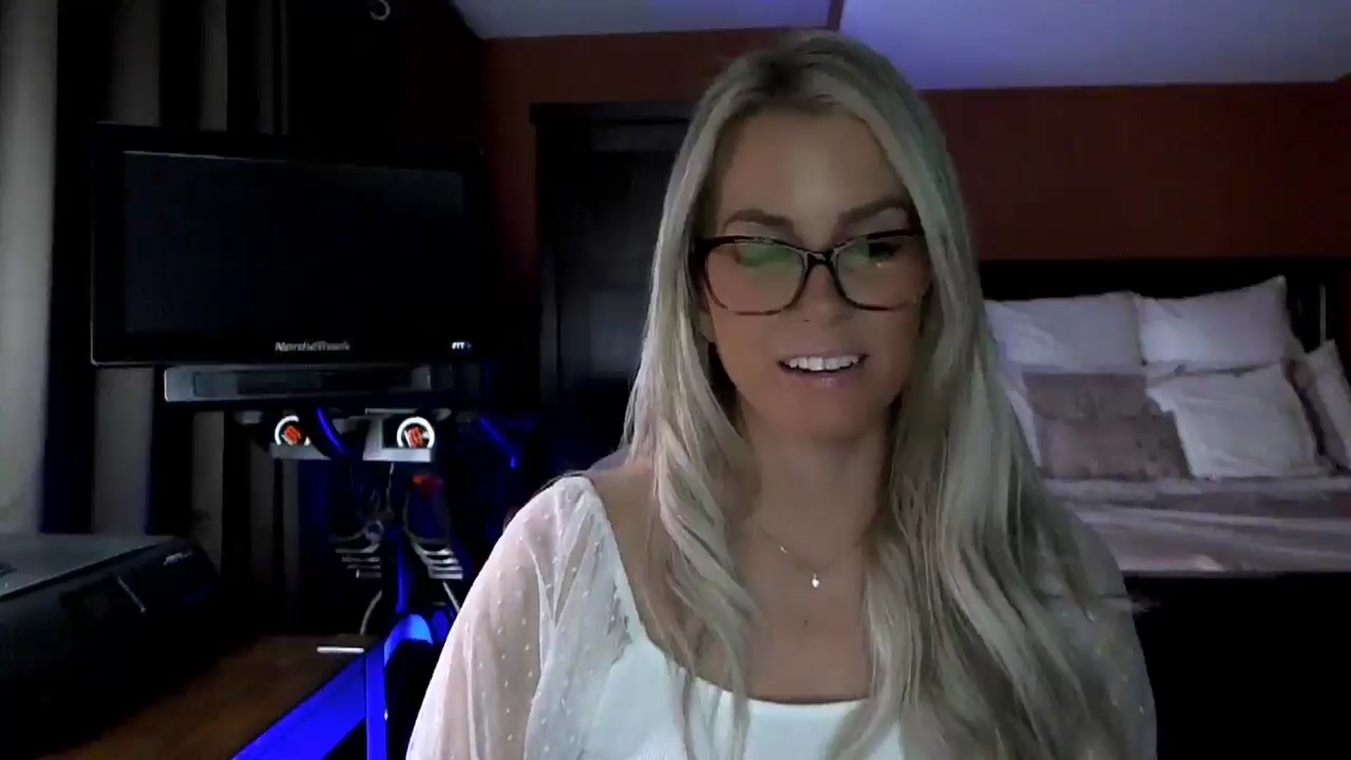Gallery image thumbnail from Cora9's myfreecams stream on, 02/12/2026, 04:55 image 2 of 20