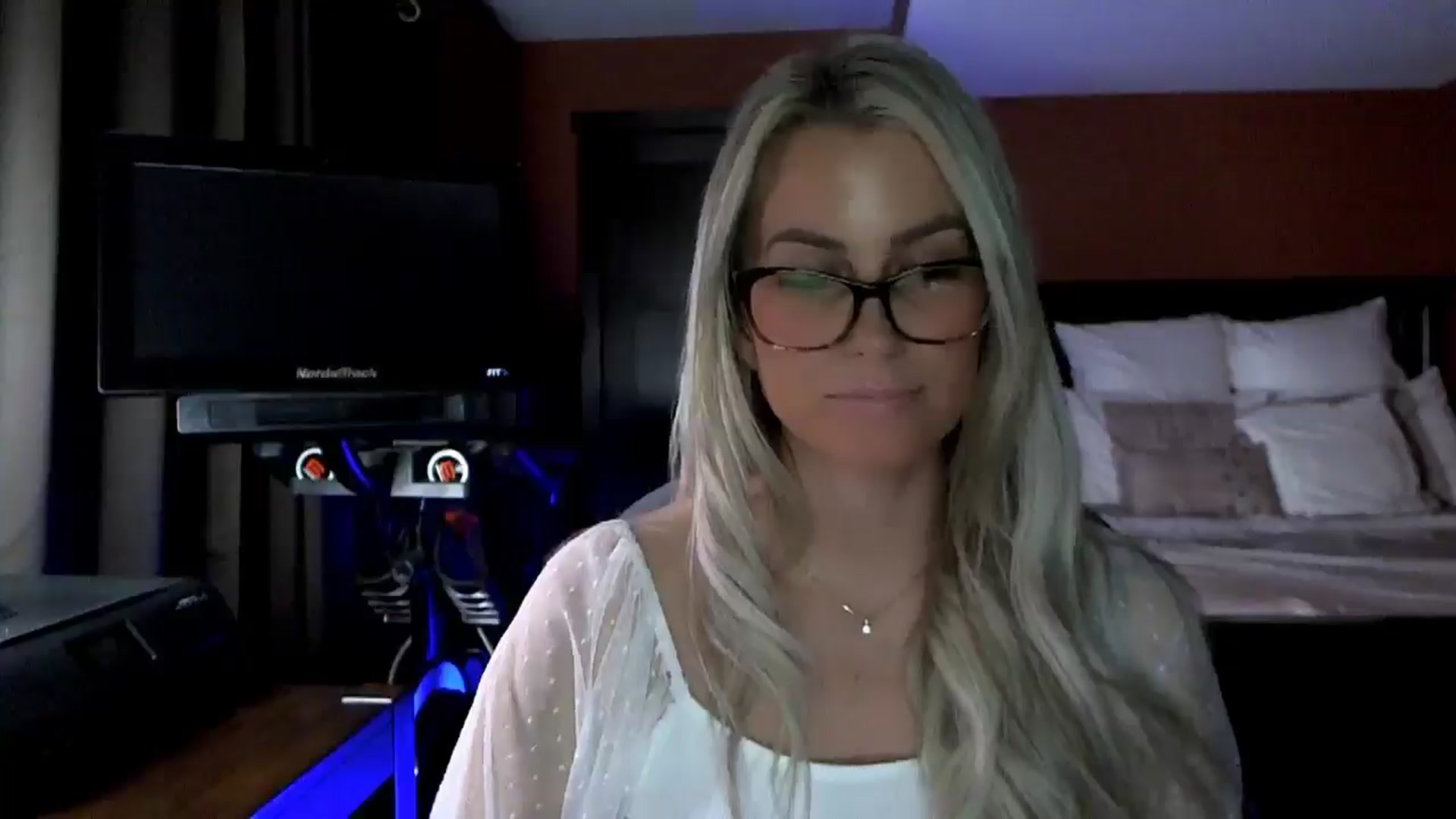 Gallery image thumbnail from Cora9's myfreecams stream on, 02/12/2026, 04:55 image 14 of 20