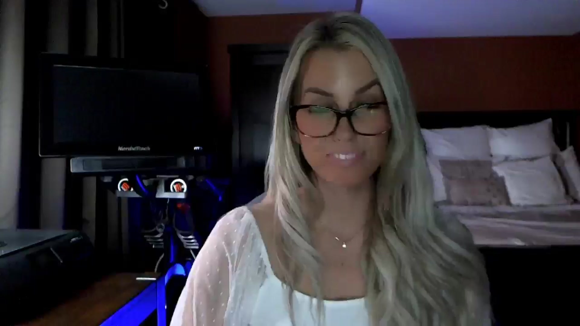 Gallery image thumbnail from Cora9's myfreecams stream on, 02/12/2026, 04:55 image 15 of 20