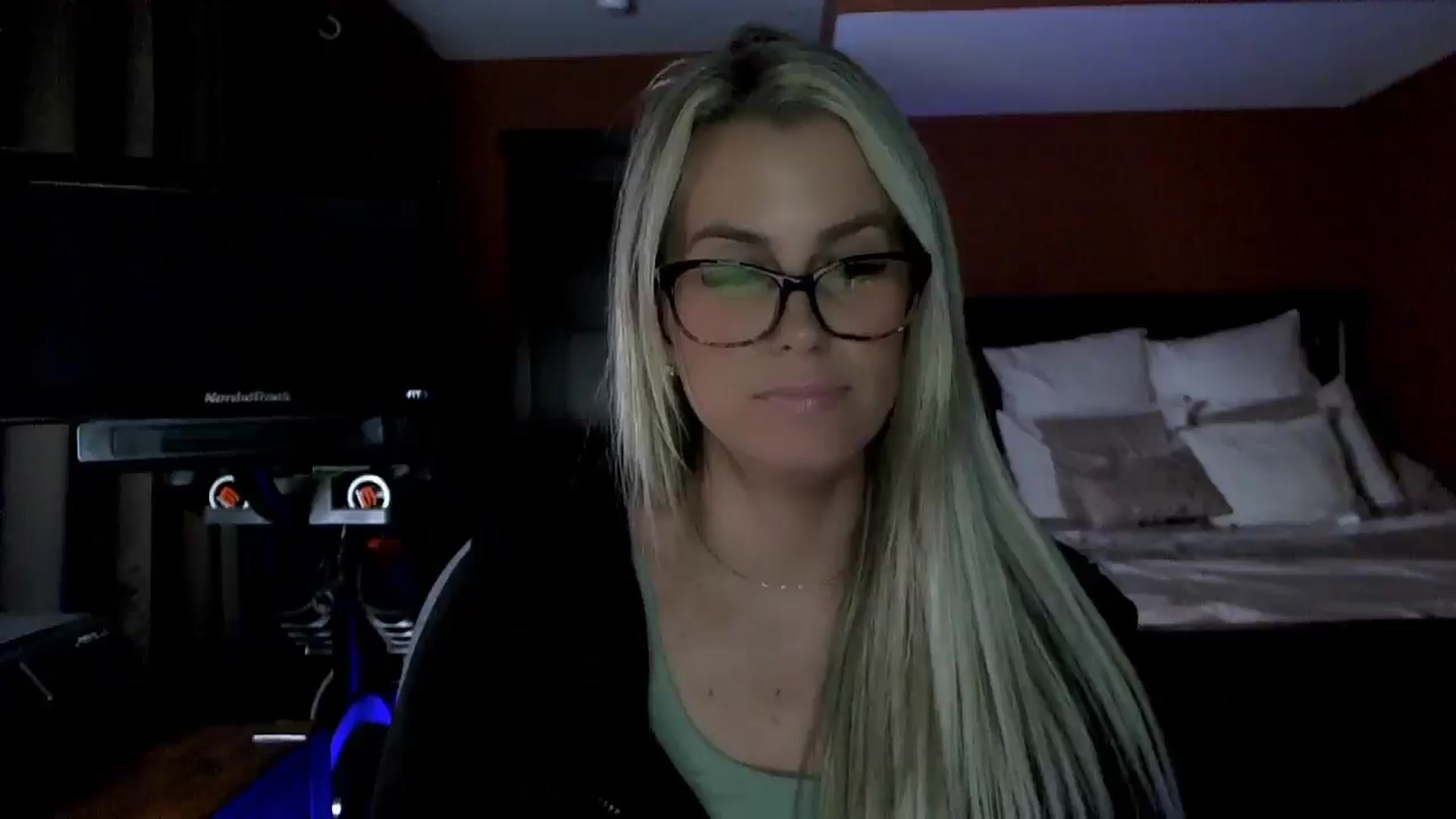Gallery image thumbnail from Cora9's myfreecams stream on, 02/17/2026, 05:42 image 11 of 20