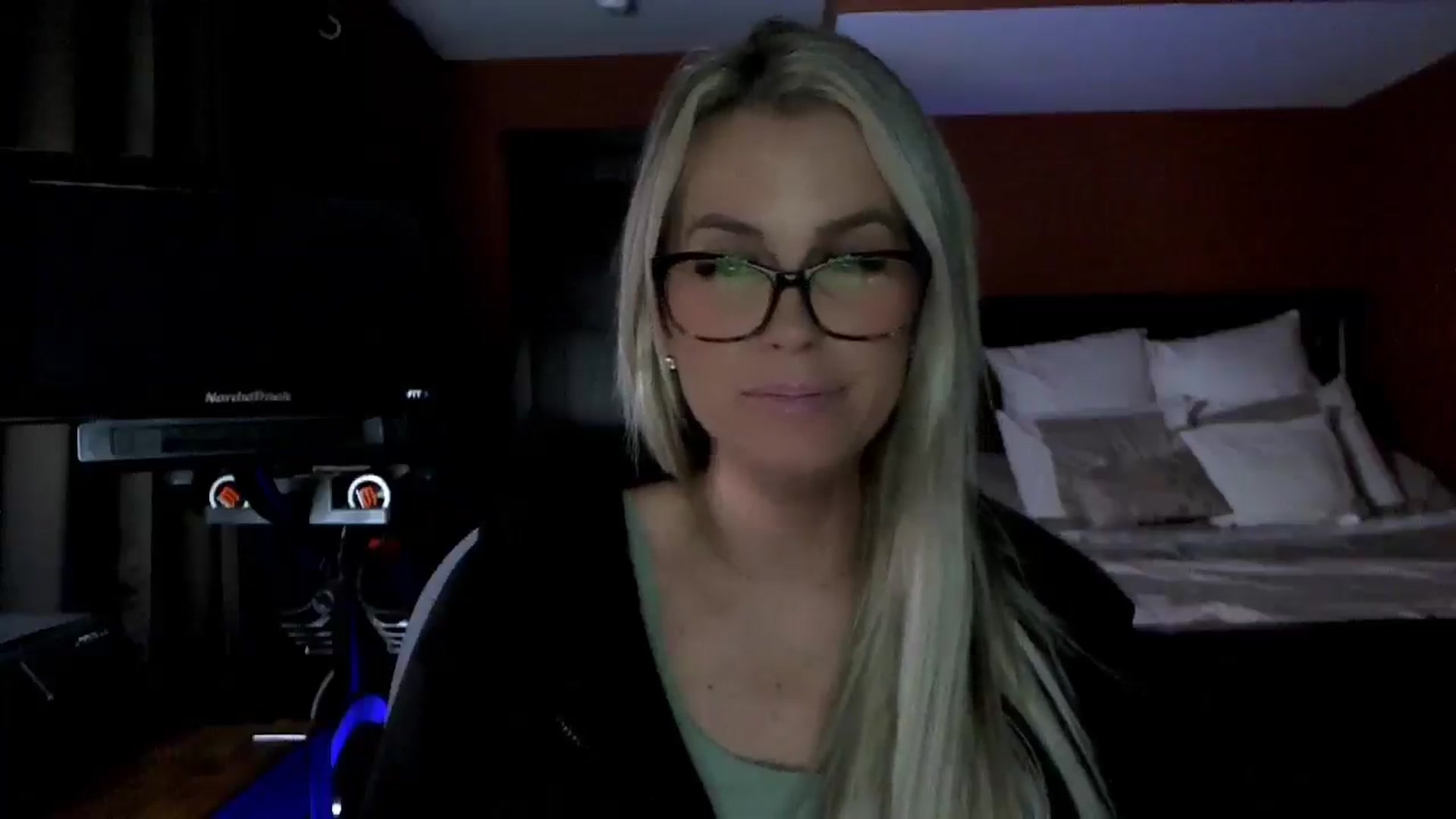 Gallery image thumbnail from Cora9's myfreecams stream on, 02/17/2026, 05:42 image 4 of 20