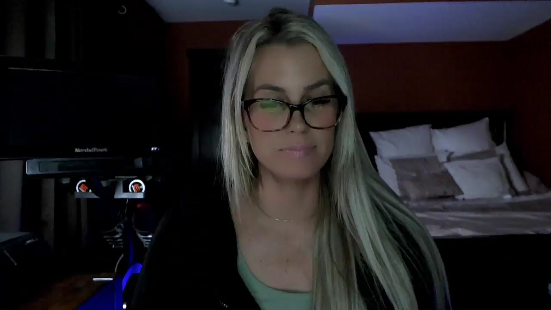 Gallery image thumbnail from Cora9's myfreecams stream on, 02/17/2026, 05:42 image 16 of 20