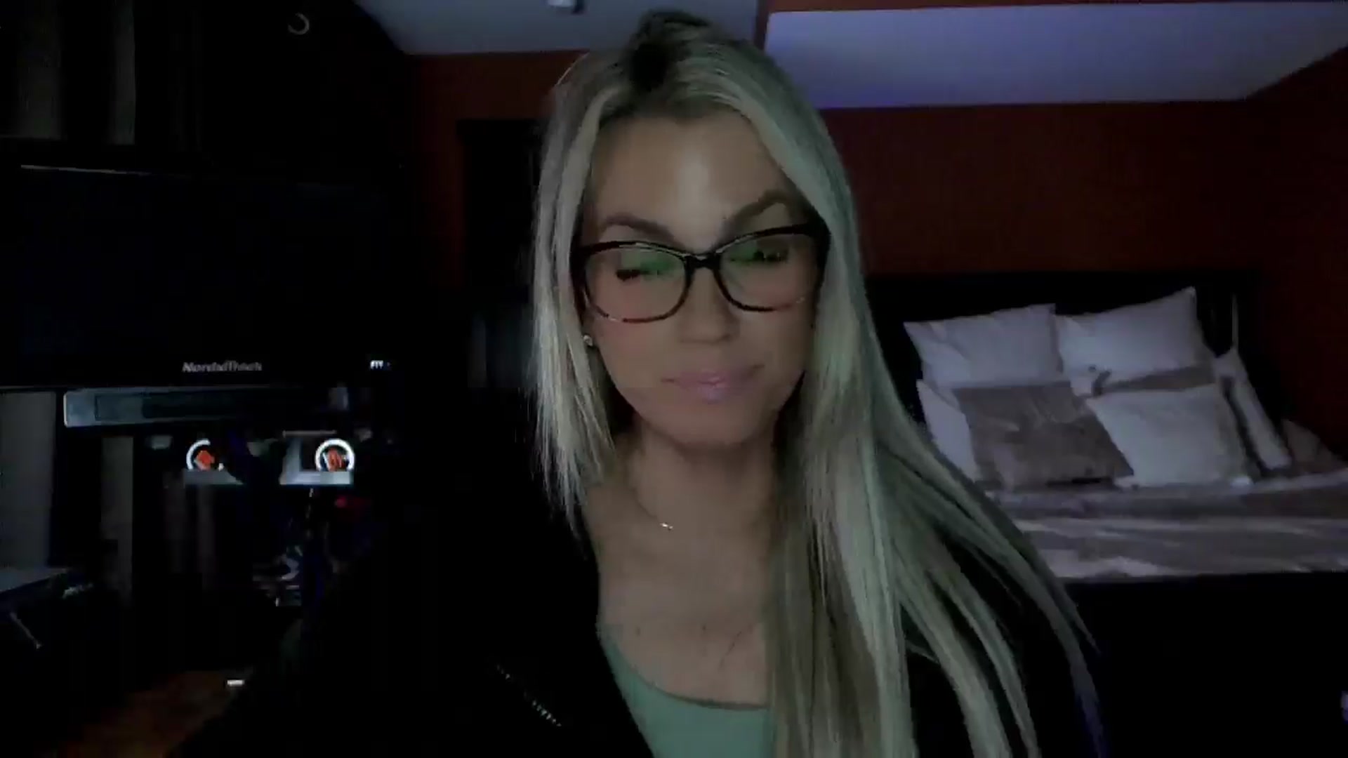 Gallery image thumbnail from Cora9's myfreecams stream on, 02/17/2026, 05:42 image 19 of 20