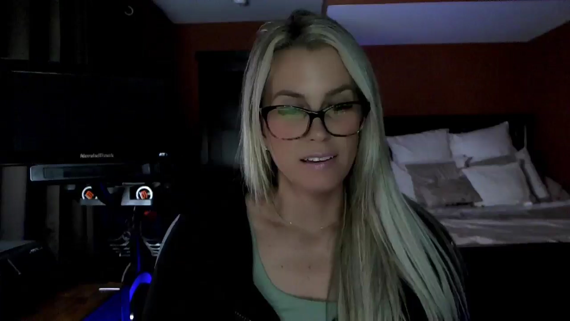 Gallery image thumbnail from Cora9's myfreecams stream on, 02/17/2026, 05:42 image 8 of 20