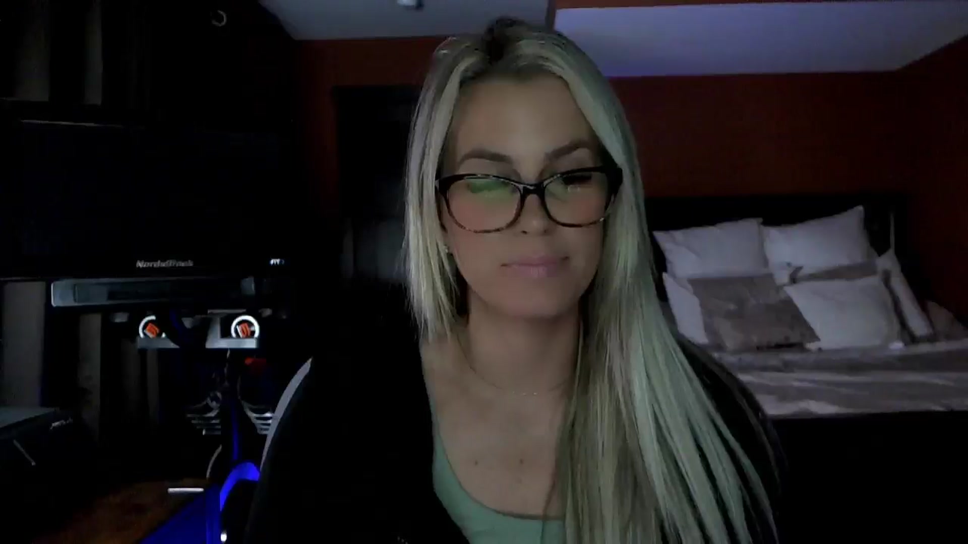 Gallery image thumbnail from Cora9's myfreecams stream on, 02/17/2026, 05:42 image 9 of 20