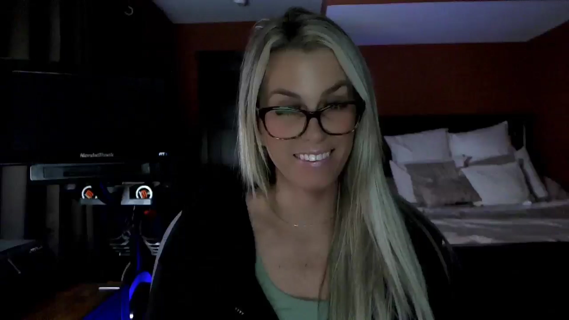 Gallery image thumbnail from Cora9's myfreecams stream on, 02/17/2026, 05:42 image 6 of 20