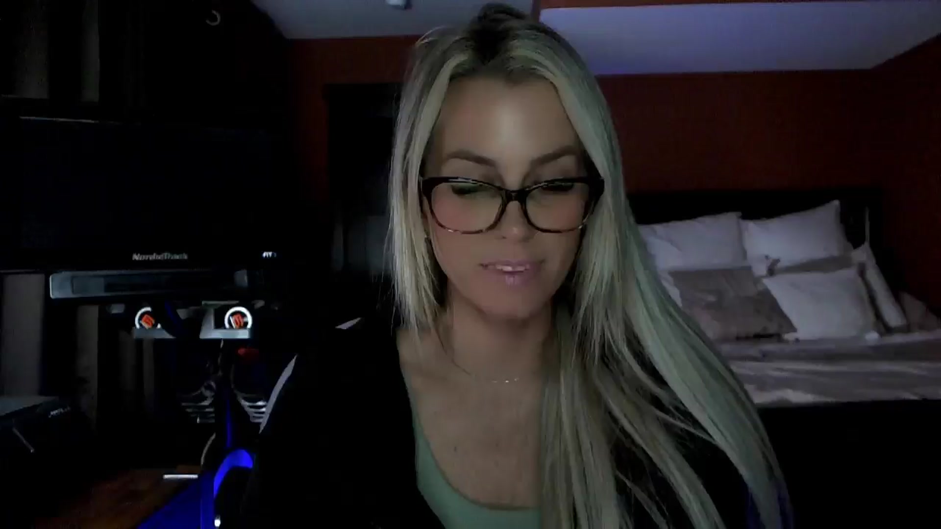 Gallery image thumbnail from Cora9's myfreecams stream on, 02/17/2026, 05:42 image 13 of 20