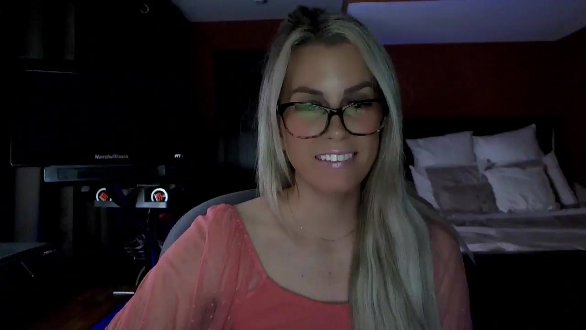 Gallery image thumbnail from Cora9's myfreecams stream on, 02/18/2026, 05:36 image 15 of 20