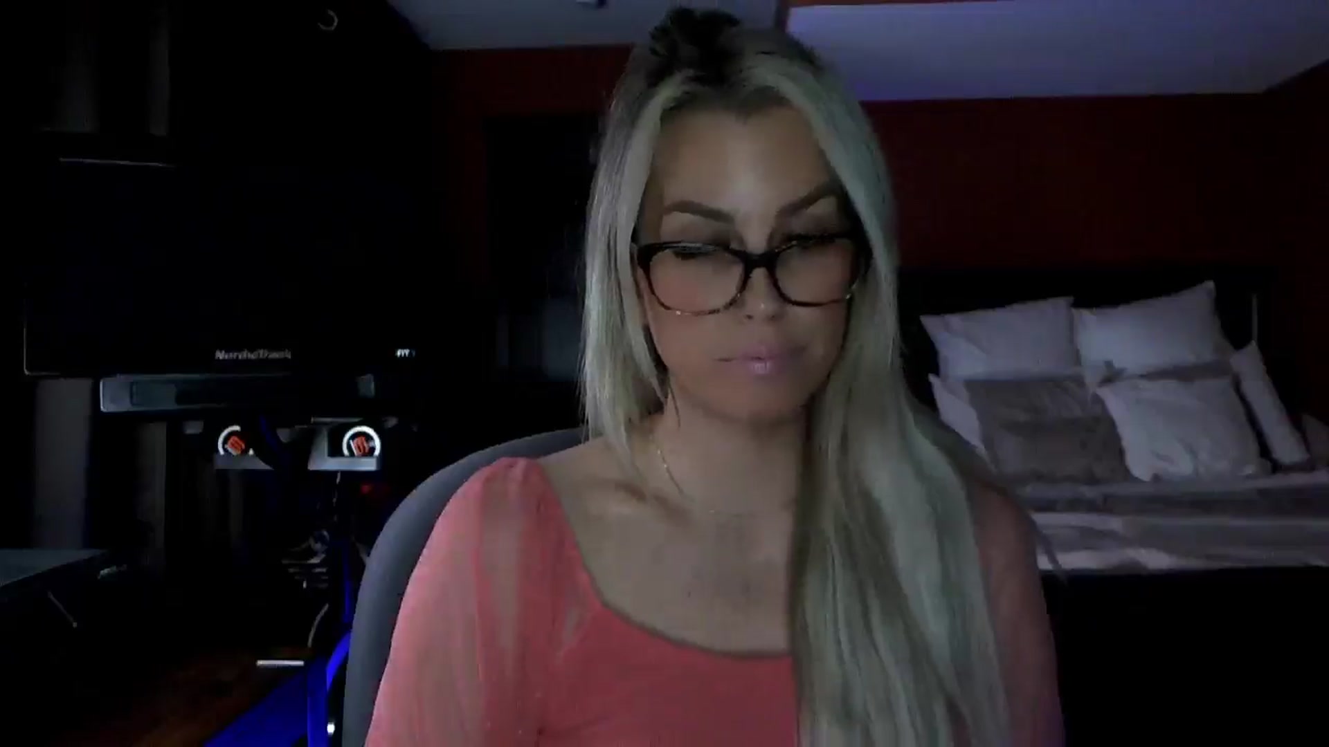 Gallery image thumbnail from Cora9's myfreecams stream on, 02/18/2026, 05:36 image 13 of 20