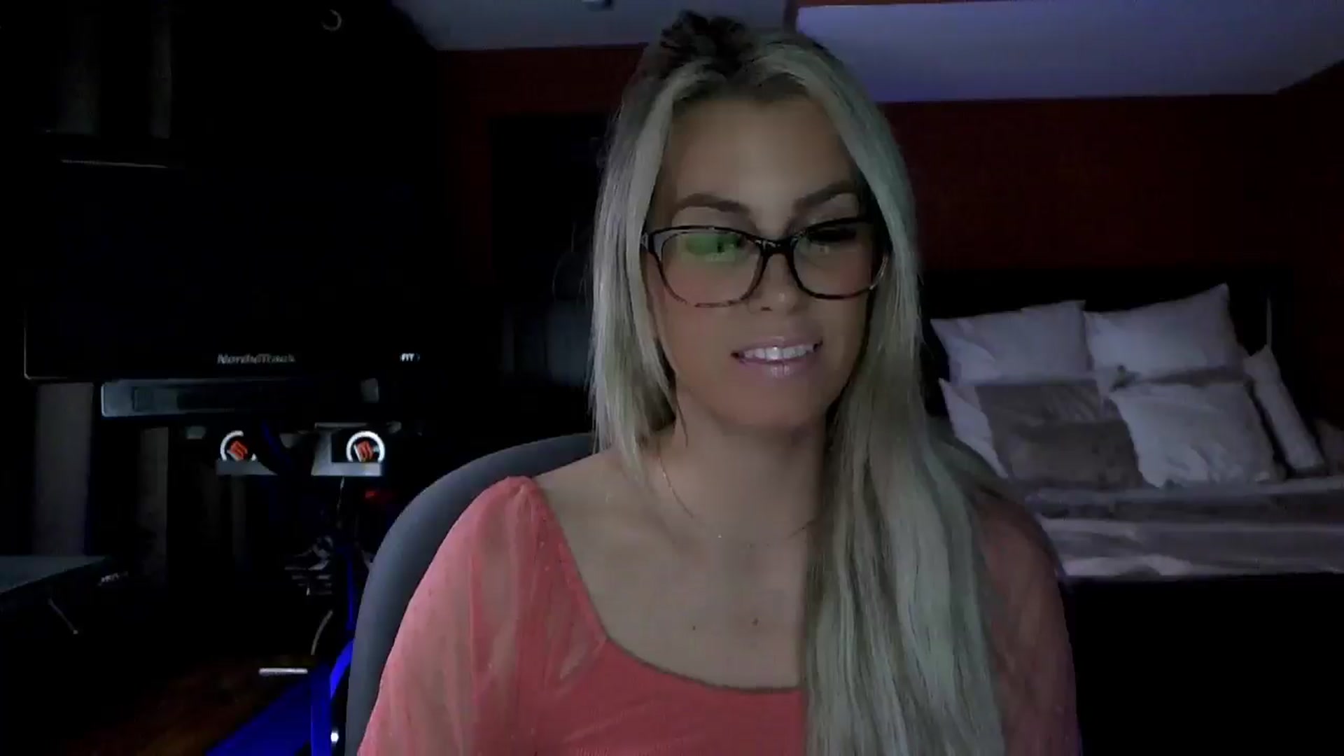 Gallery image thumbnail from Cora9's myfreecams stream on, 02/18/2026, 05:36 image 19 of 20