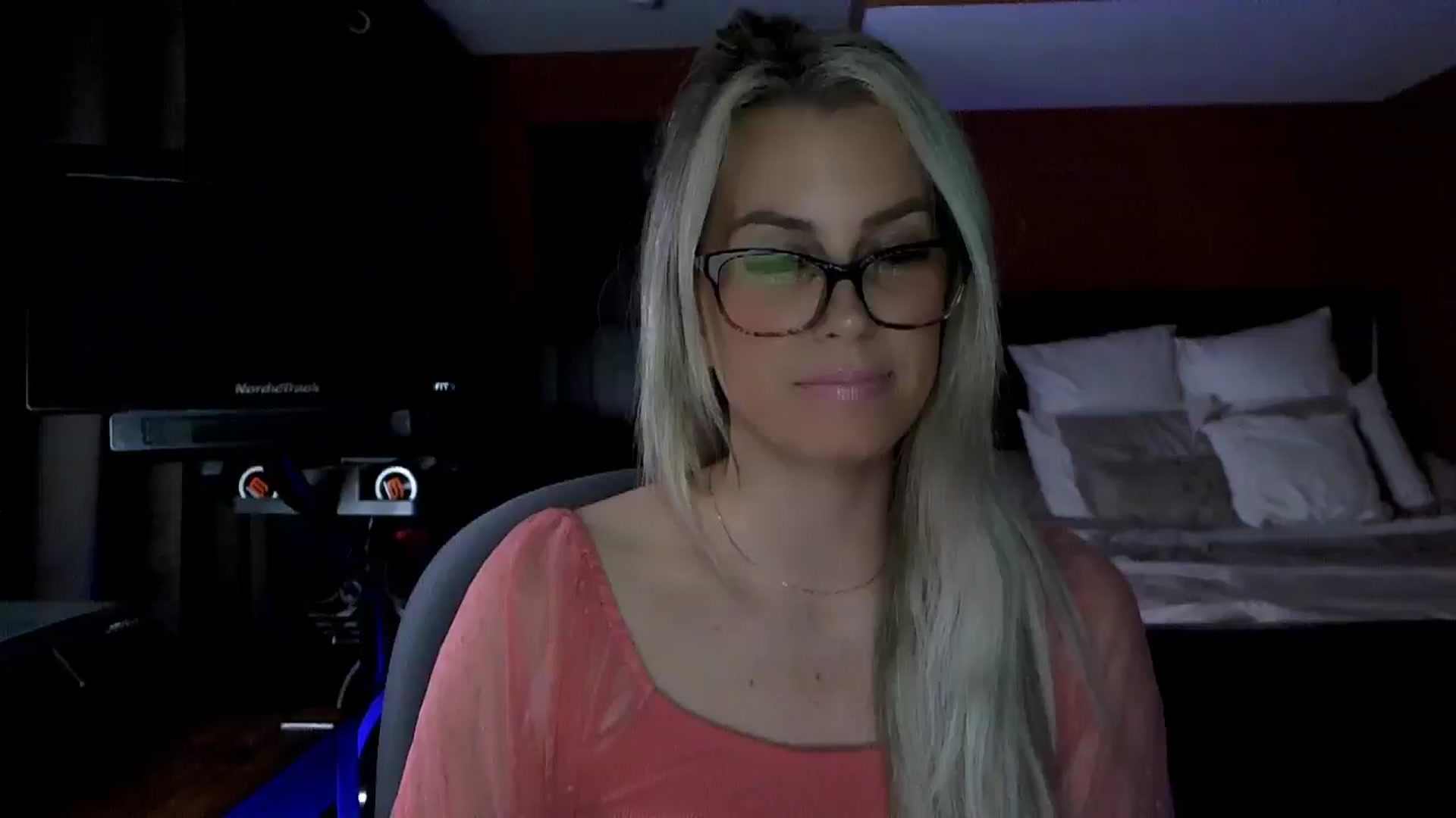 Gallery image thumbnail from Cora9's myfreecams stream on, 02/18/2026, 05:36 image 10 of 20