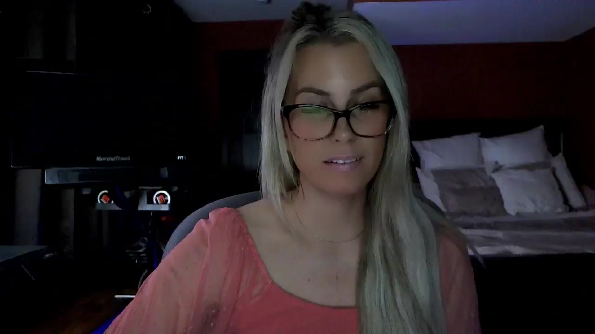 Gallery image thumbnail from Cora9's myfreecams stream on, 02/18/2026, 05:36 image 16 of 20