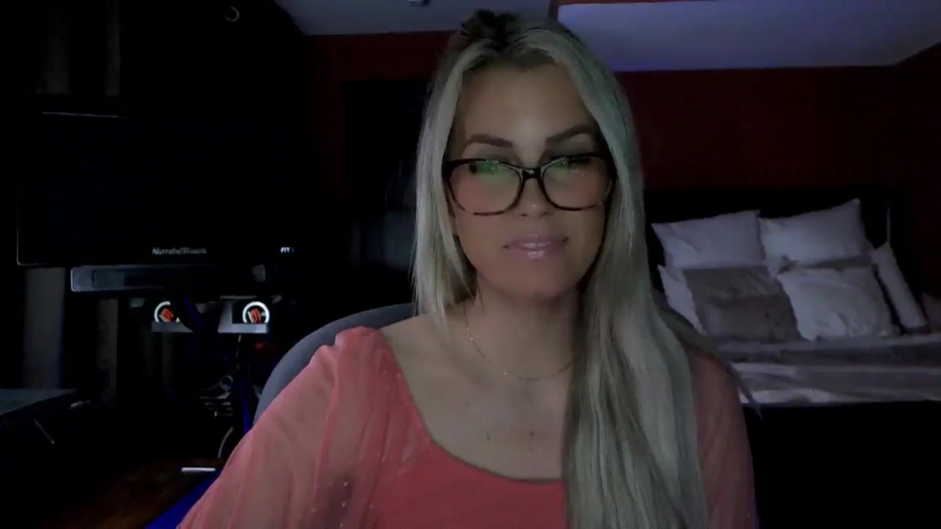 Gallery image thumbnail from Cora9's myfreecams stream on, 02/18/2026, 05:36 image 14 of 20