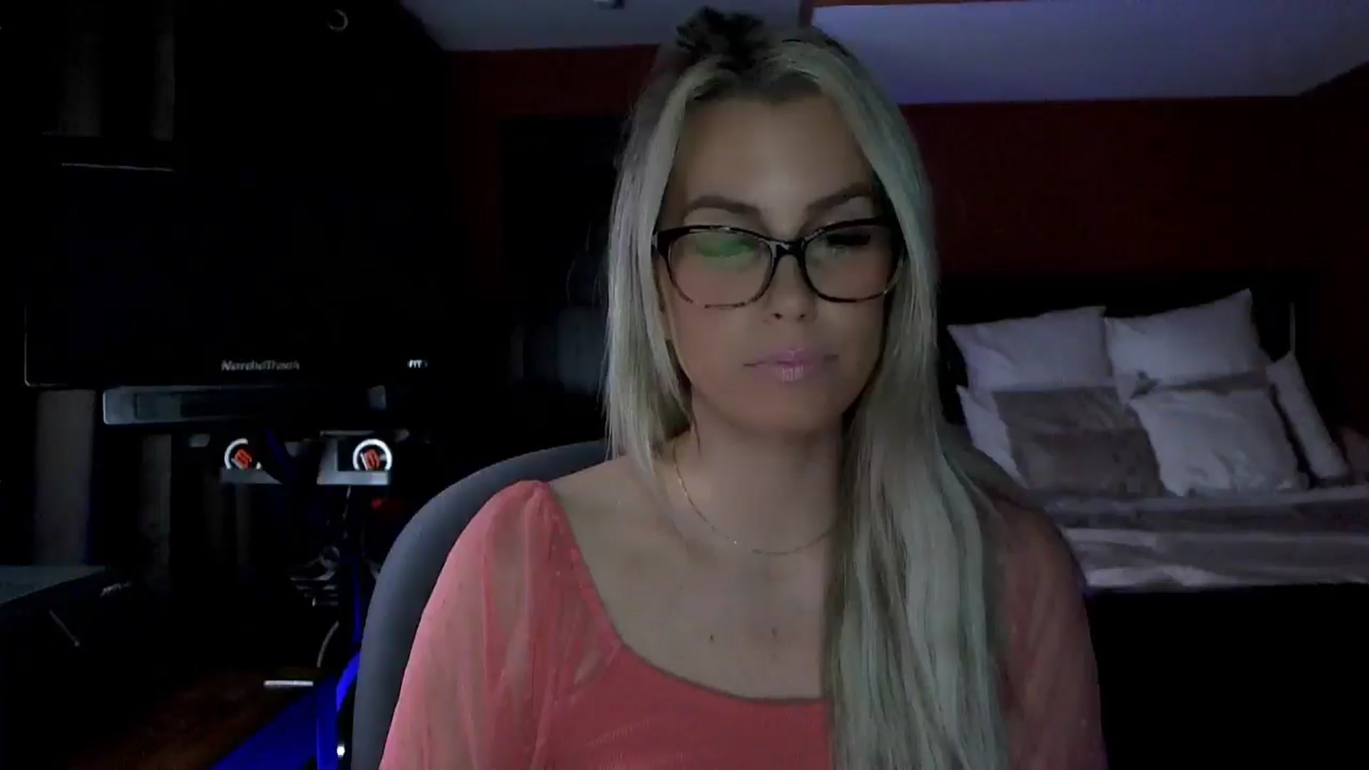 Gallery image thumbnail from Cora9's myfreecams stream on, 02/18/2026, 05:36 image 18 of 20