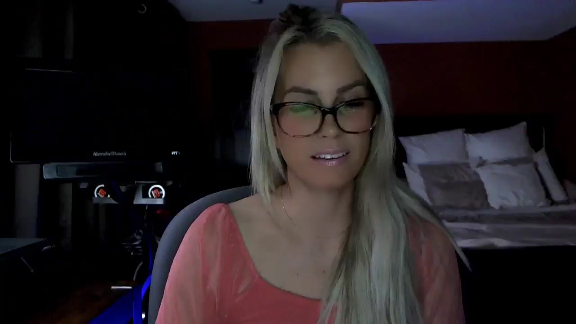 Gallery image thumbnail from Cora9's myfreecams stream on, 02/18/2026, 05:36 image 3 of 20