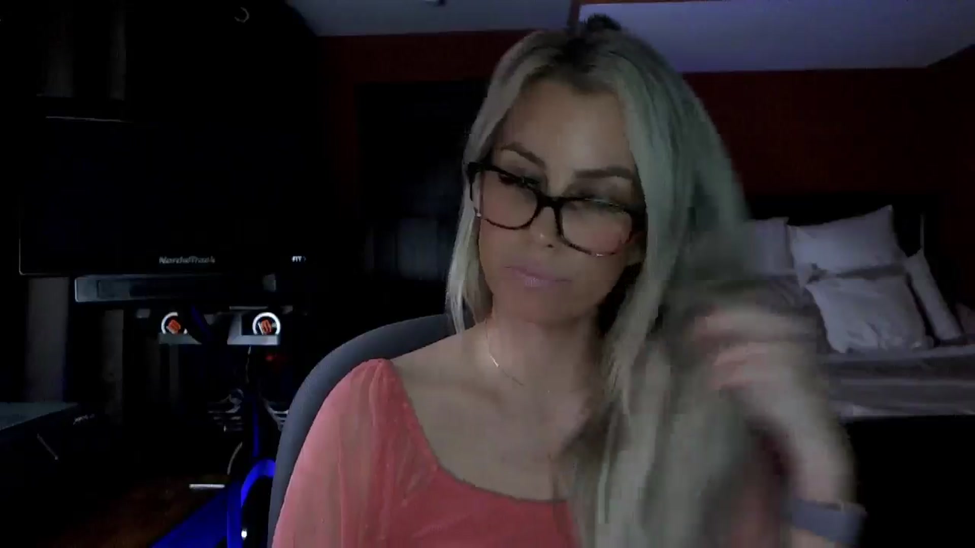 Gallery image thumbnail from Cora9's myfreecams stream on, 02/18/2026, 06:20 image 17 of 20