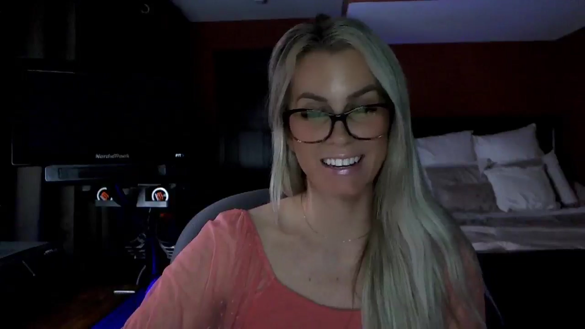 Gallery image thumbnail from Cora9's myfreecams stream on, 02/18/2026, 06:20 image 13 of 20