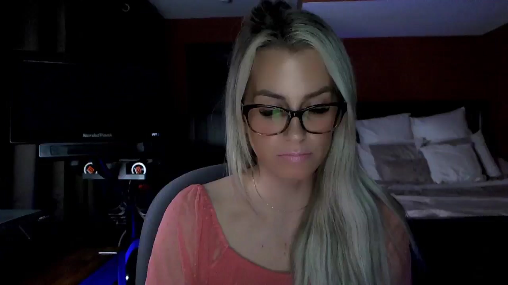 Gallery image thumbnail from Cora9's myfreecams stream on, 02/18/2026, 06:20 image 1 of 20