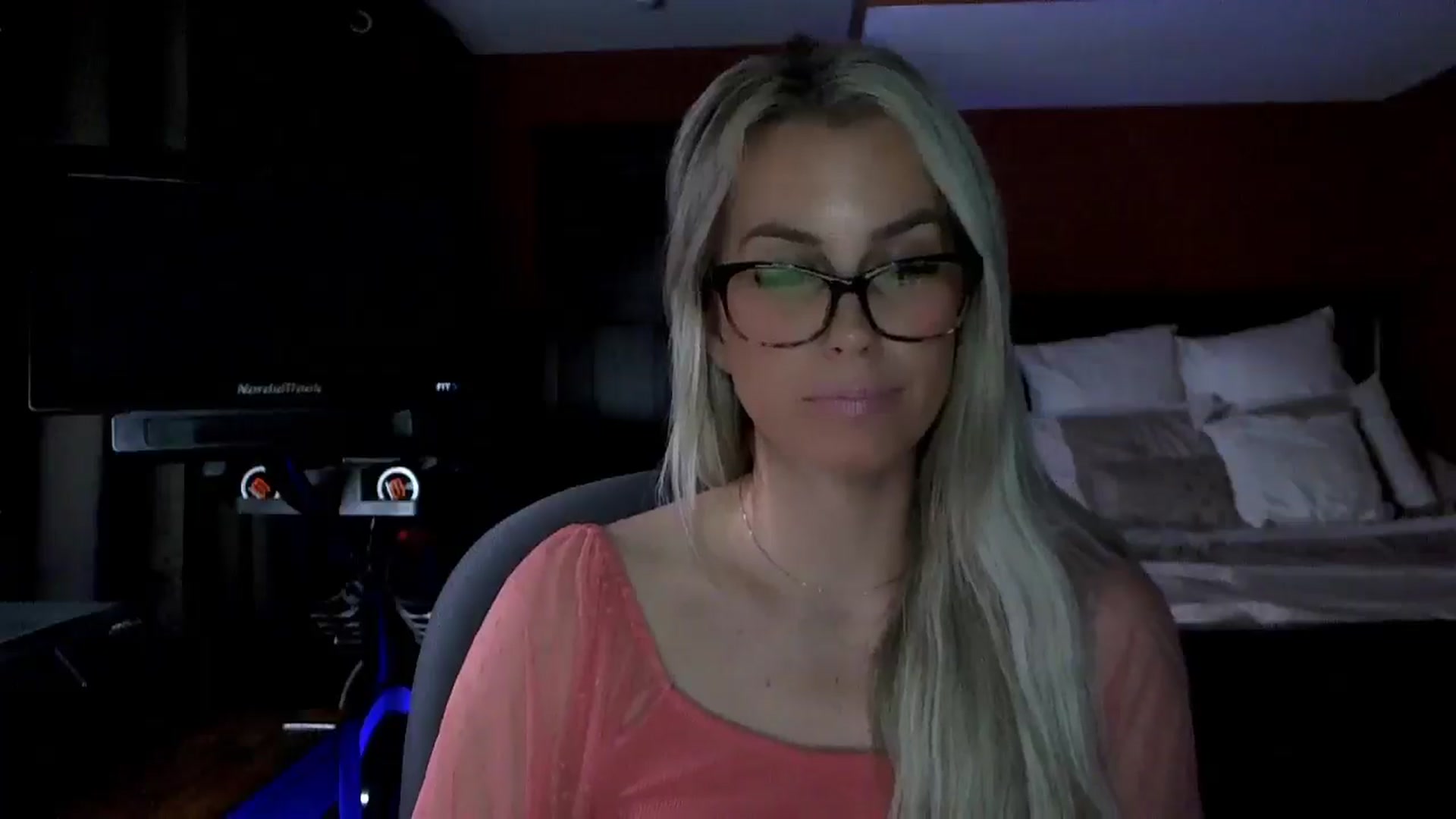 Gallery image thumbnail from Cora9's myfreecams stream on, 02/18/2026, 06:20 image 16 of 20
