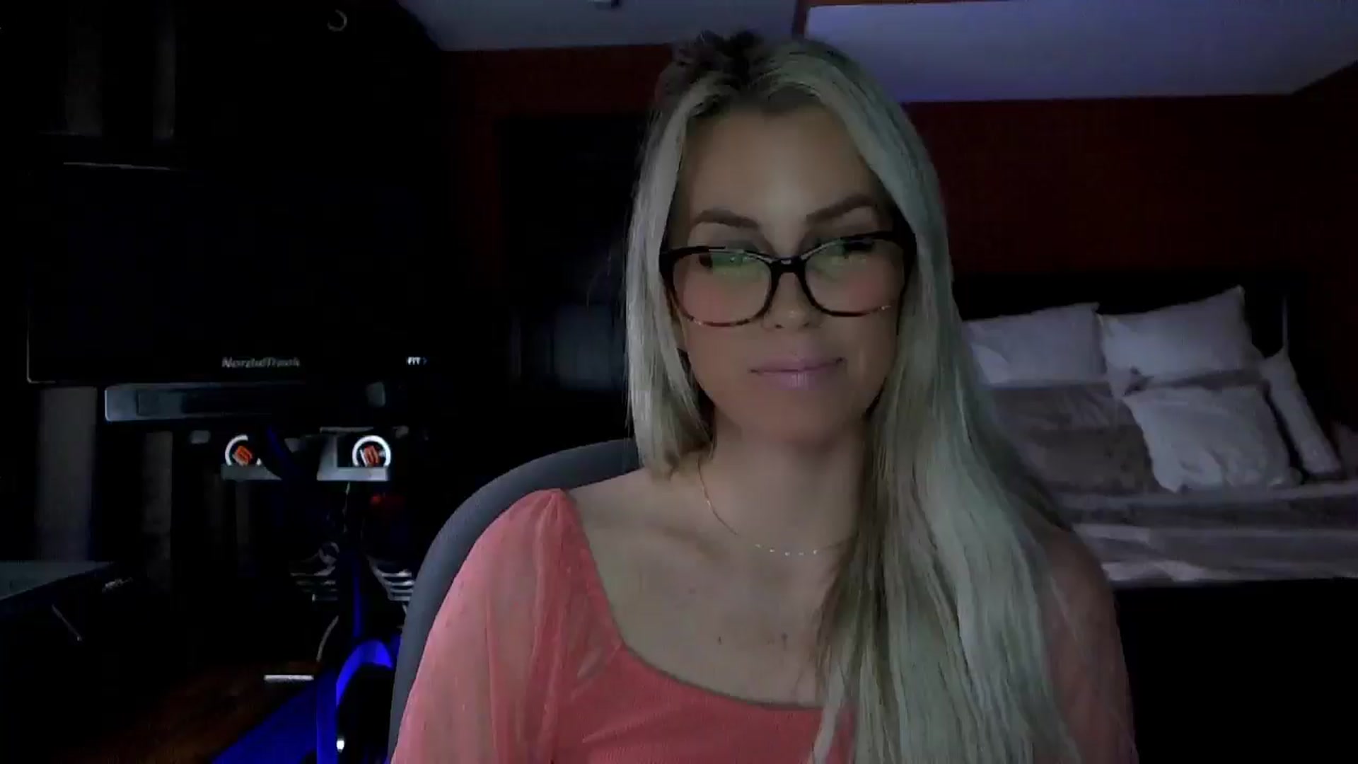 Gallery image thumbnail from Cora9's myfreecams stream on, 02/18/2026, 06:20 image 7 of 20