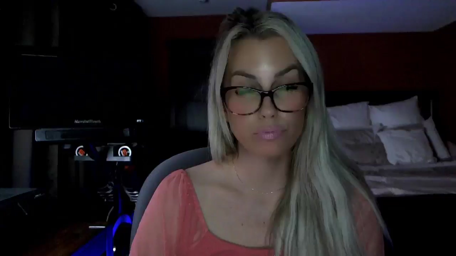 Gallery image thumbnail from Cora9's myfreecams stream on, 02/18/2026, 06:20 image 6 of 20