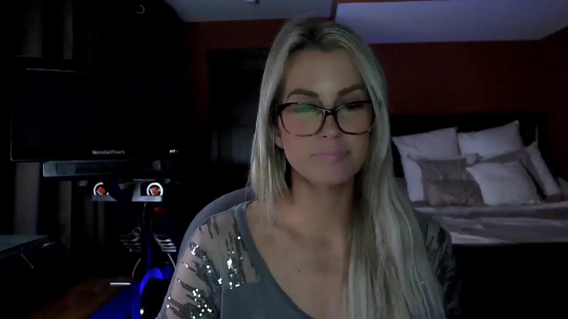 Gallery image thumbnail from Cora9's myfreecams stream on, 02/19/2026, 06:30 image 18 of 20