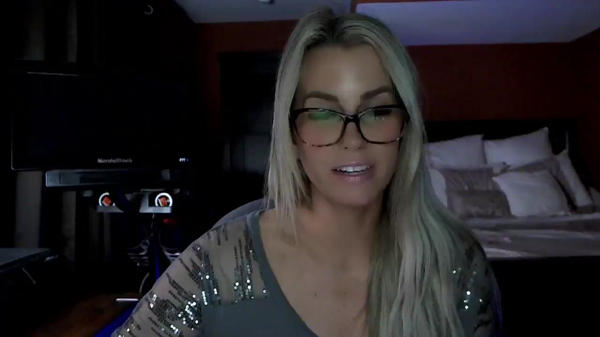 Gallery image thumbnail from Cora9's myfreecams stream on, 02/19/2026, 06:30 image 6 of 20