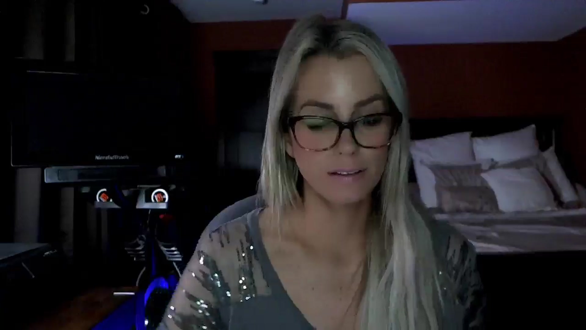 Gallery image thumbnail from Cora9's myfreecams stream on, 02/19/2026, 06:30 image 15 of 20