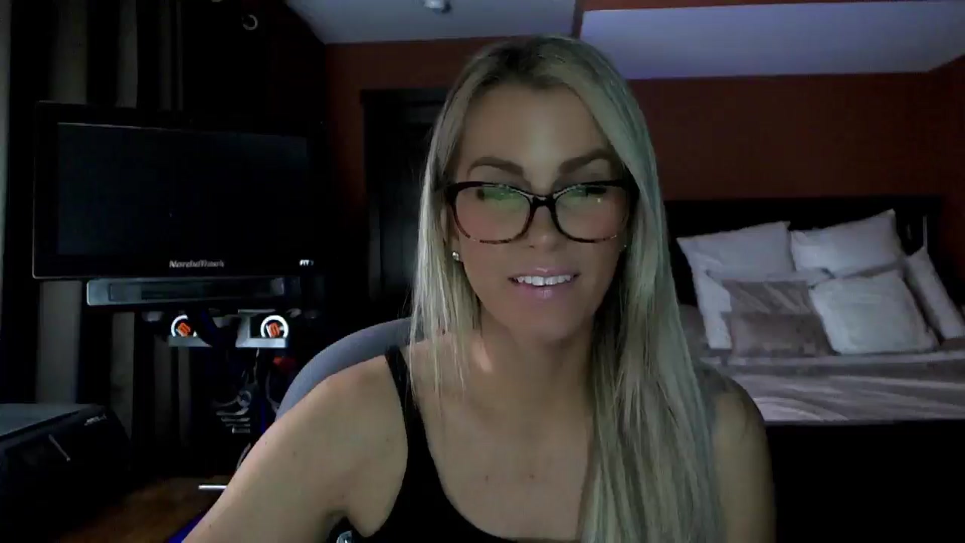 Gallery image thumbnail from Cora9's myfreecams stream on, 02/24/2026, 06:36 image 12 of 20