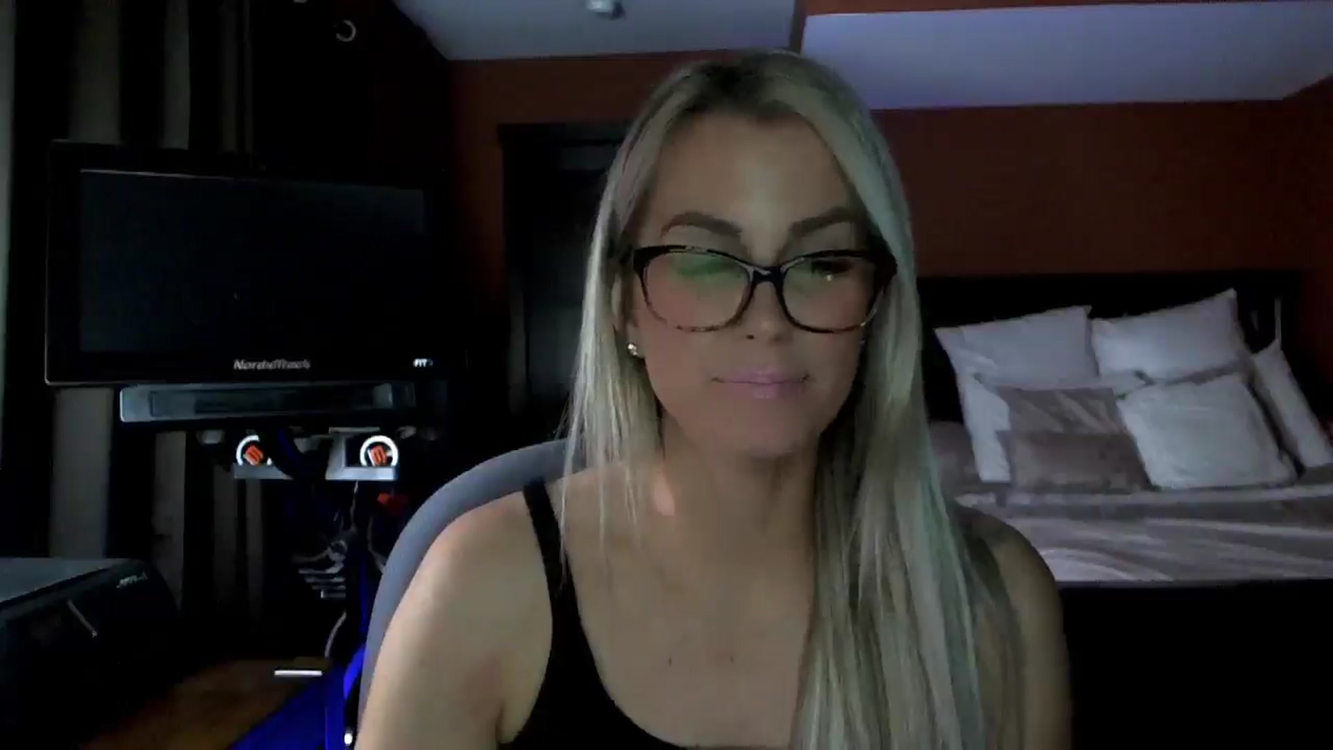 Gallery image thumbnail from Cora9's myfreecams stream on, 02/24/2026, 06:36 image 14 of 20