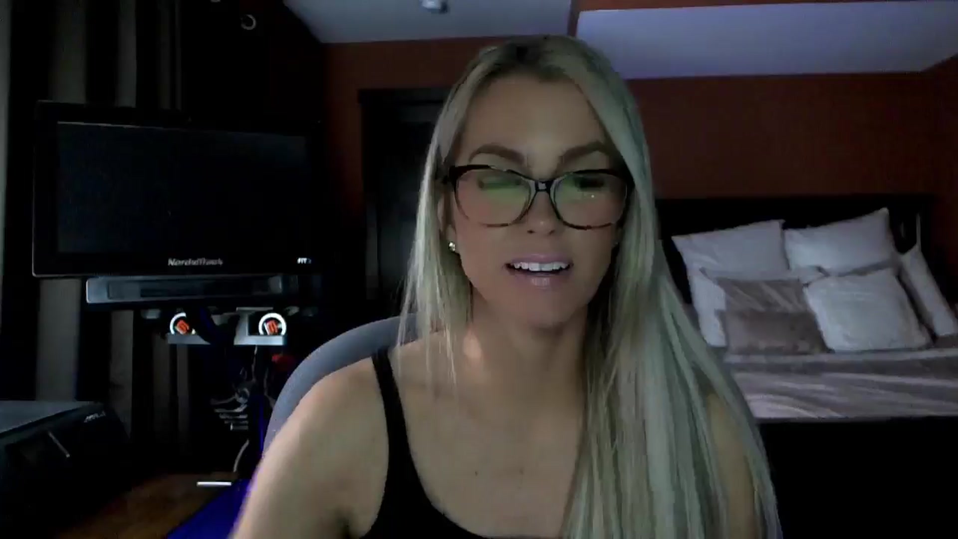 Gallery image thumbnail from Cora9's myfreecams stream on, 02/24/2026, 06:36 image 10 of 20