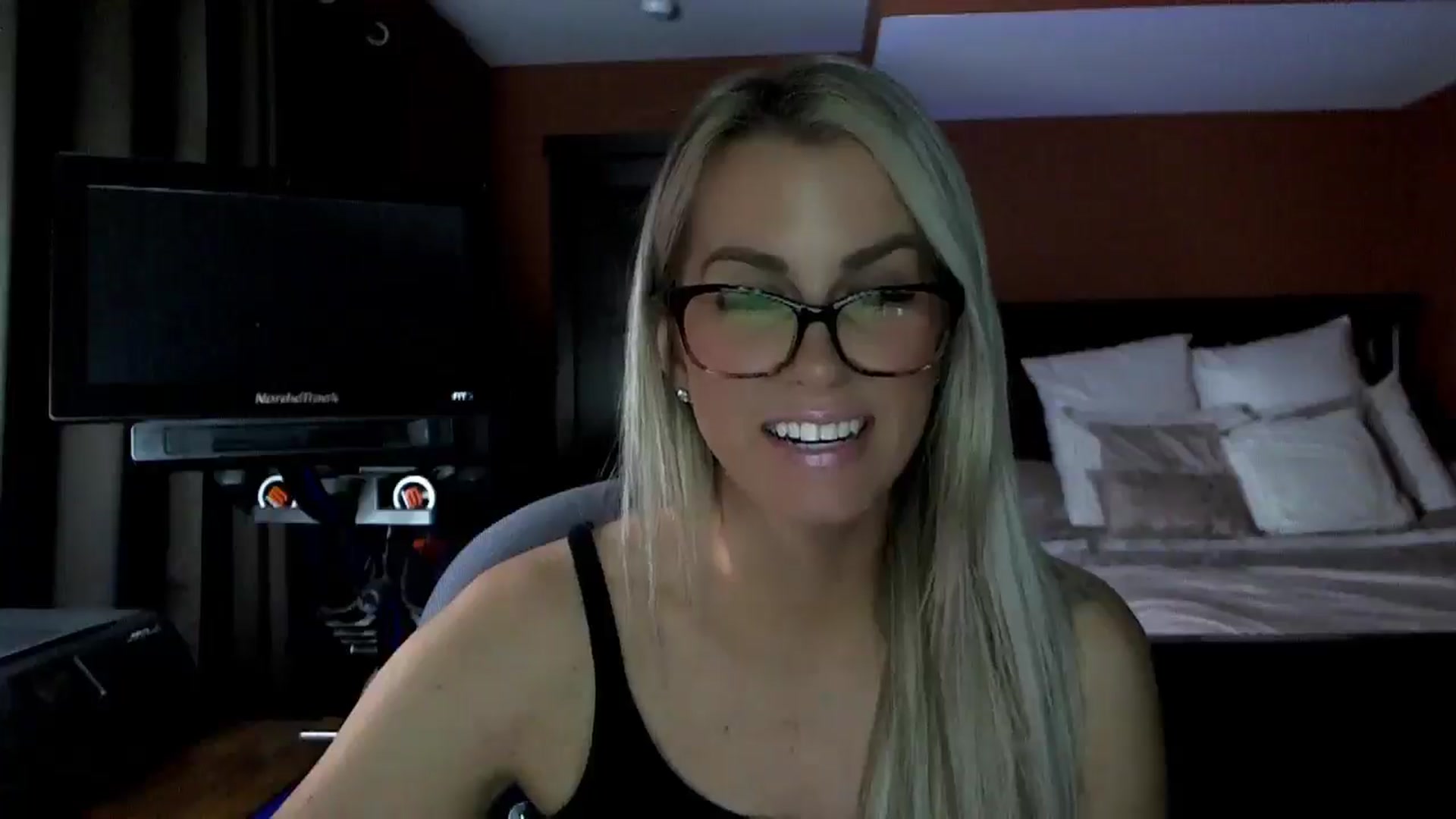 Gallery image thumbnail from Cora9's myfreecams stream on, 02/24/2026, 06:36 image 19 of 20