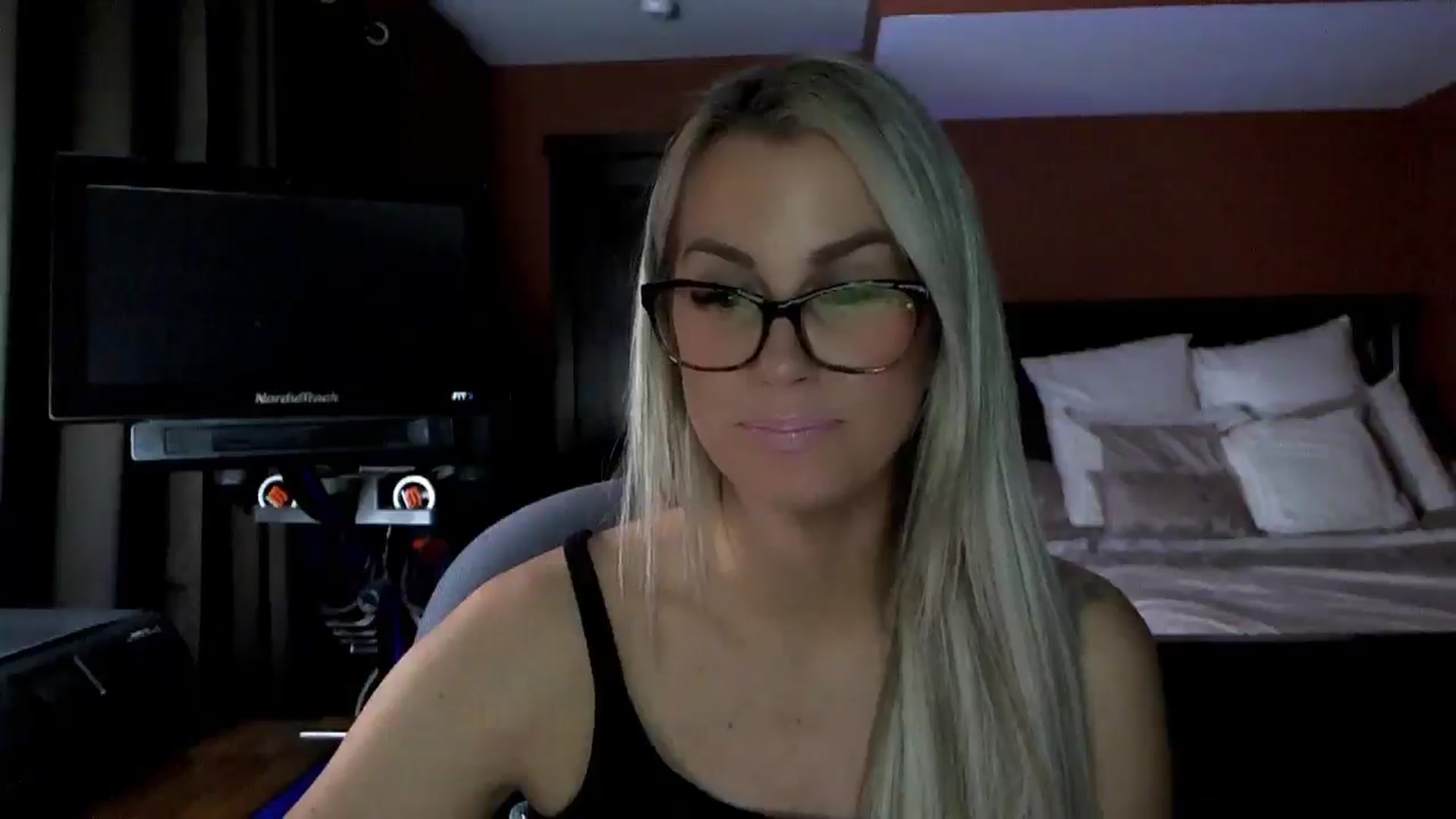 Gallery image thumbnail from Cora9's myfreecams stream on, 02/24/2026, 06:36 image 20 of 20