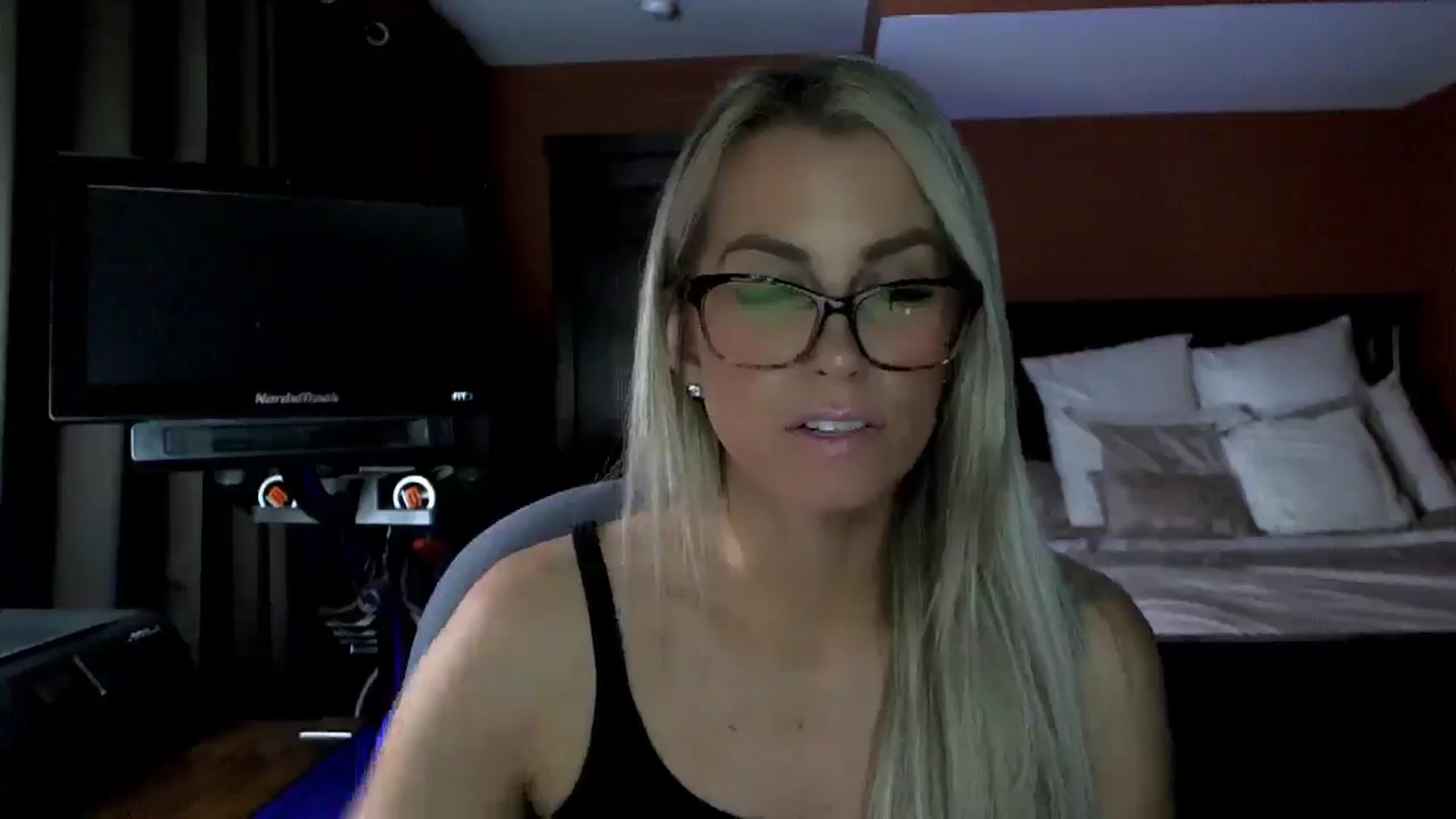 Gallery image thumbnail from Cora9's myfreecams stream on, 02/24/2026, 06:36 image 18 of 20