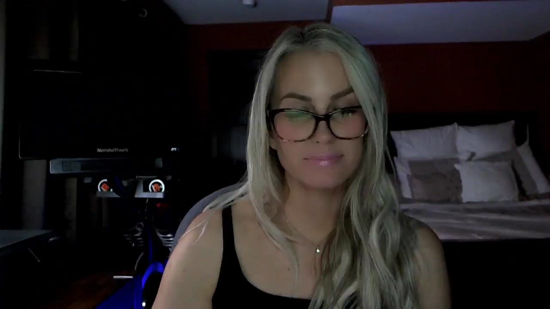 Gallery image thumbnail from Cora9's myfreecams stream on, 02/27/2026, 05:40 image 11 of 20