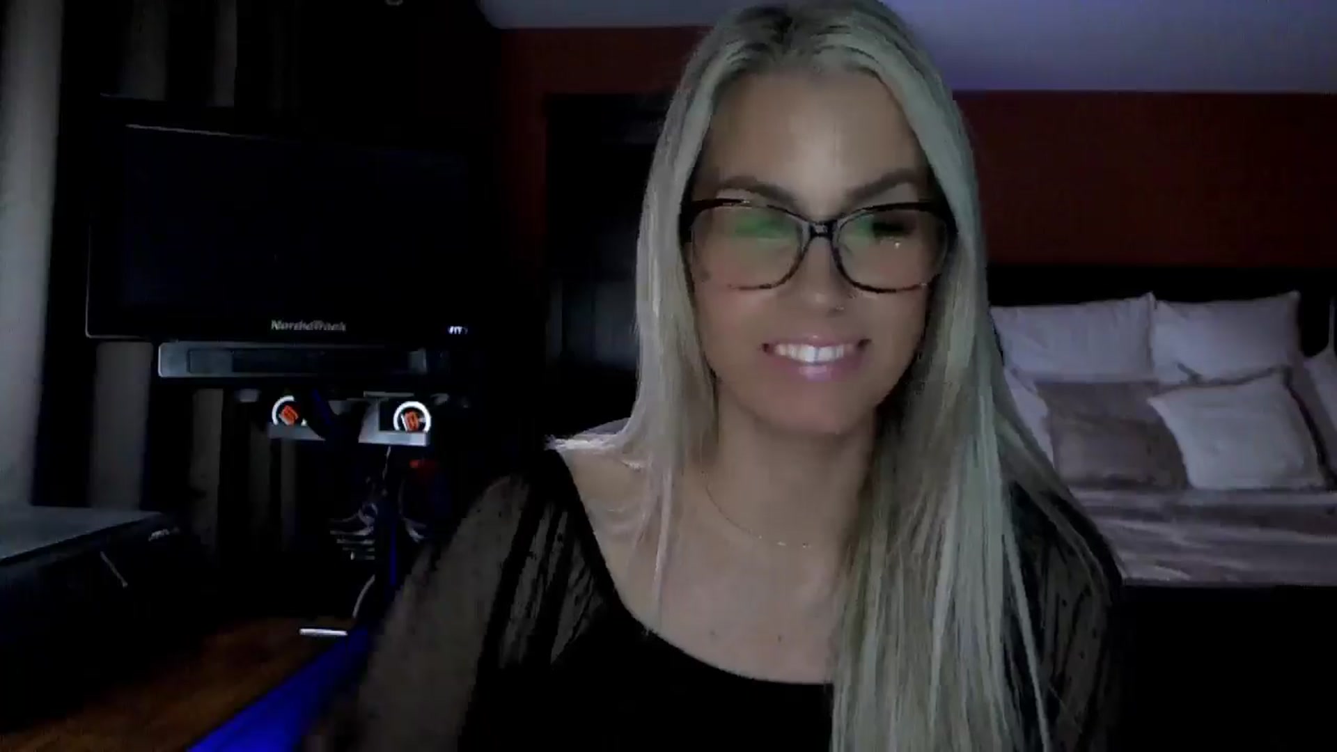 Gallery image thumbnail from Cora9's myfreecams stream on, 03/03/2026, 06:09 image 10 of 20