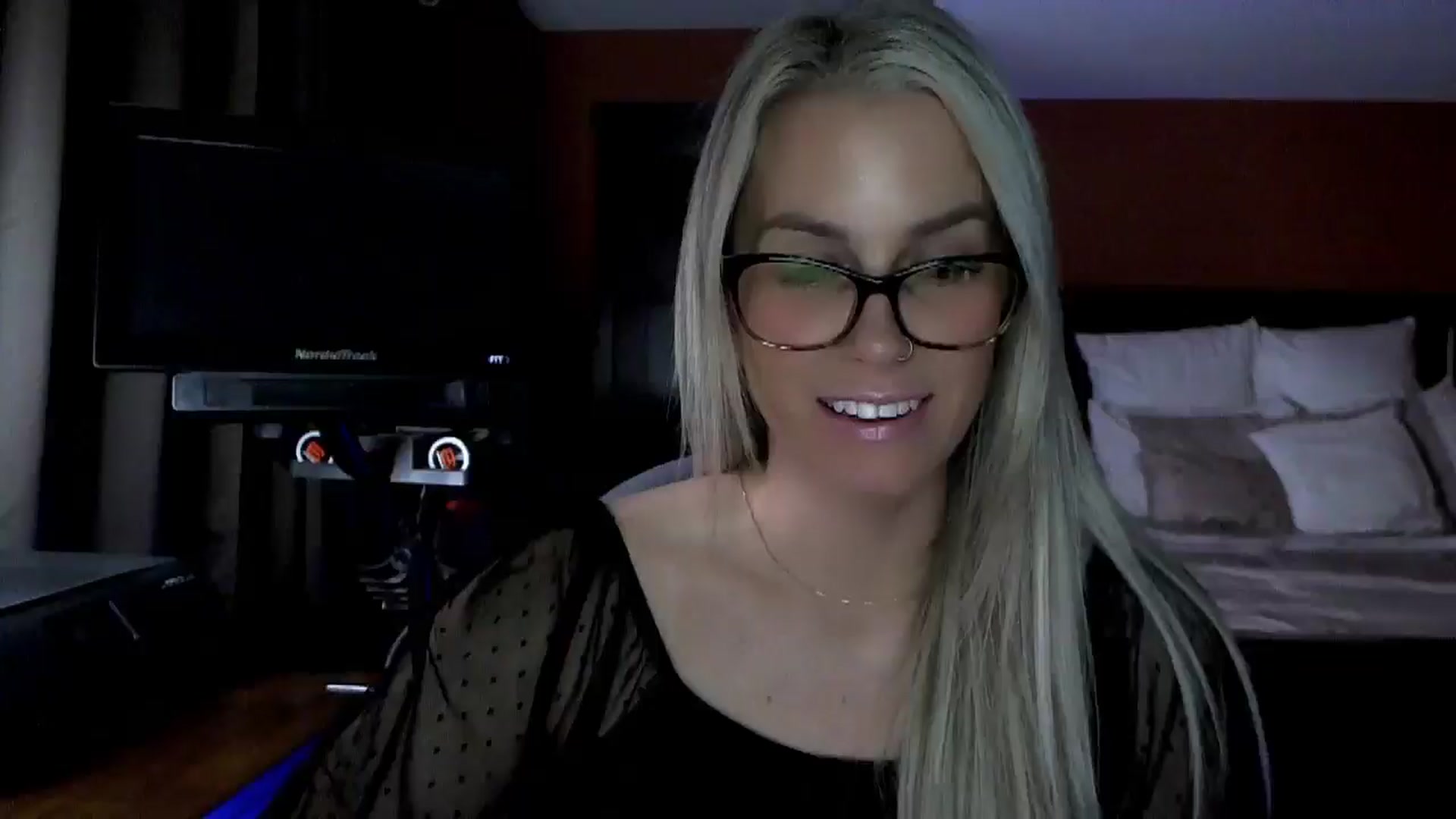 Gallery image thumbnail from Cora9's myfreecams stream on, 03/03/2026, 06:09 image 13 of 20