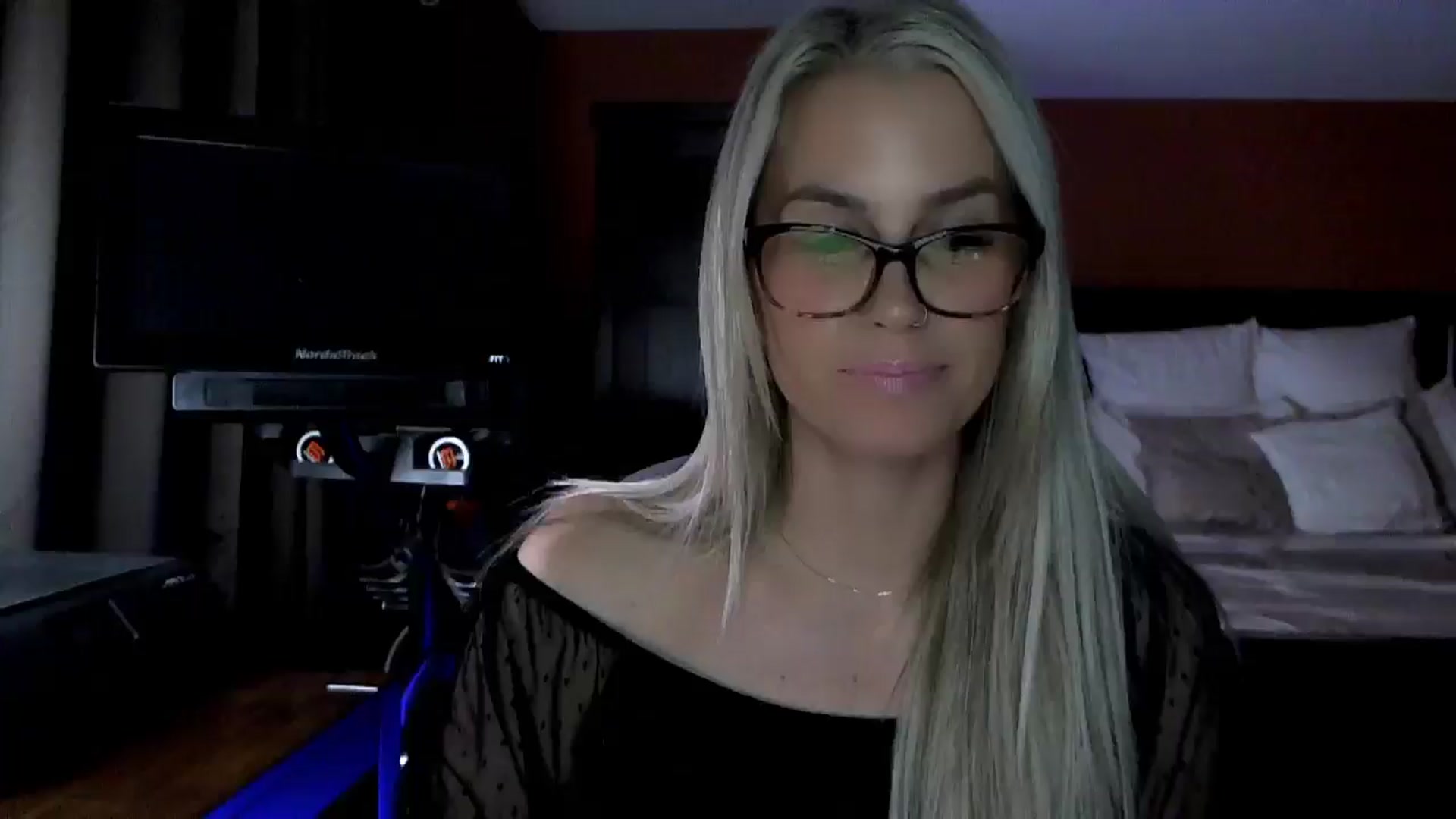 Gallery image thumbnail from Cora9's myfreecams stream on, 03/03/2026, 06:09 image 4 of 20