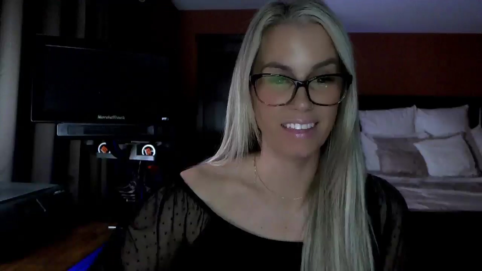 Gallery image thumbnail from Cora9's myfreecams stream on, 03/03/2026, 06:09 image 6 of 20