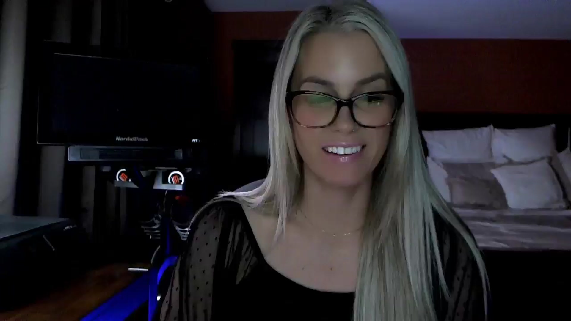 Gallery image thumbnail from Cora9's myfreecams stream on, 03/03/2026, 06:09 image 1 of 20