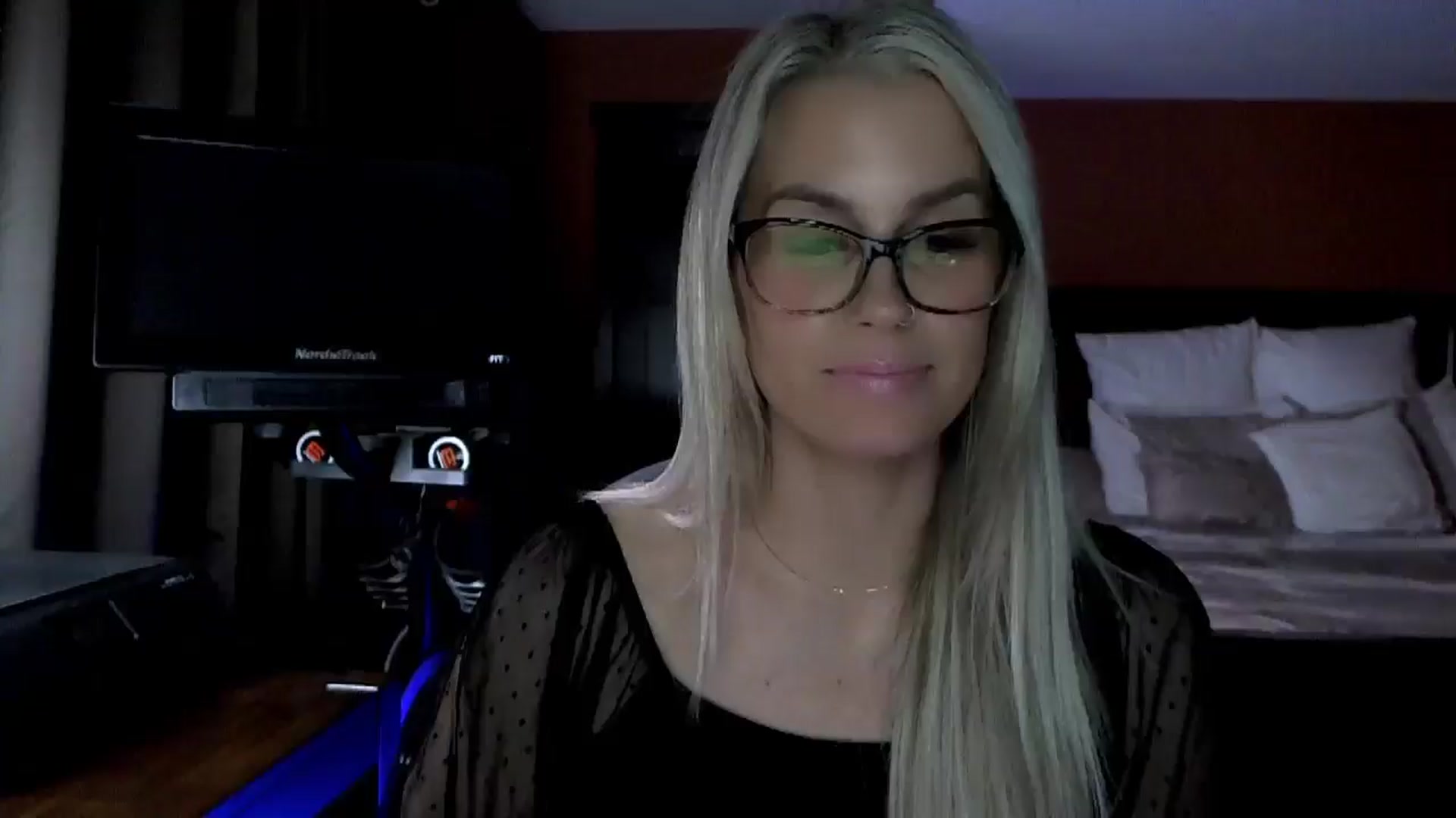 Gallery image thumbnail from Cora9's myfreecams stream on, 03/03/2026, 06:09 image 12 of 20