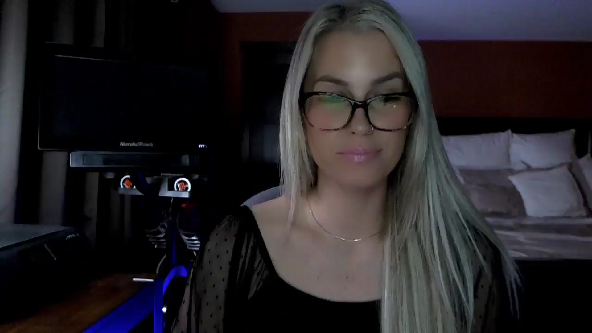 Gallery image thumbnail from Cora9's myfreecams stream on, 03/03/2026, 06:09 image 14 of 20