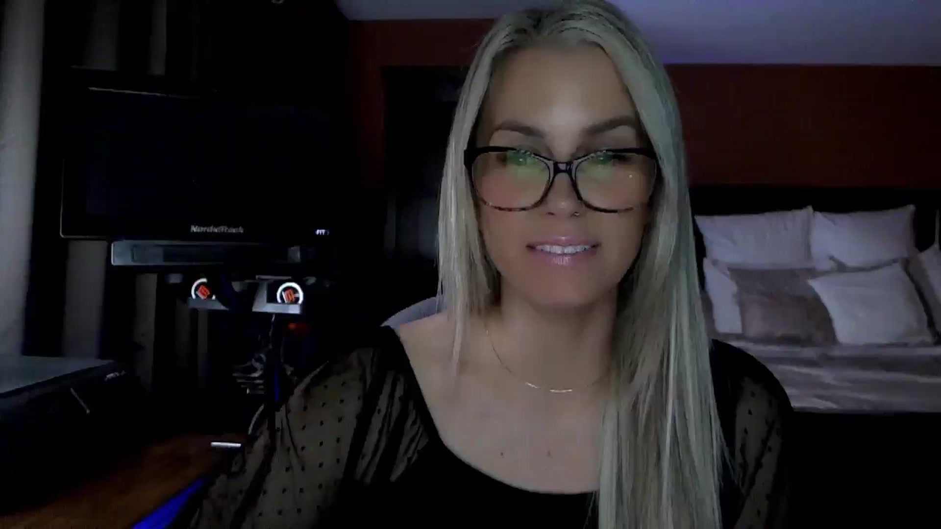 Gallery image thumbnail from Cora9's myfreecams stream on, 03/03/2026, 06:09 image 15 of 20