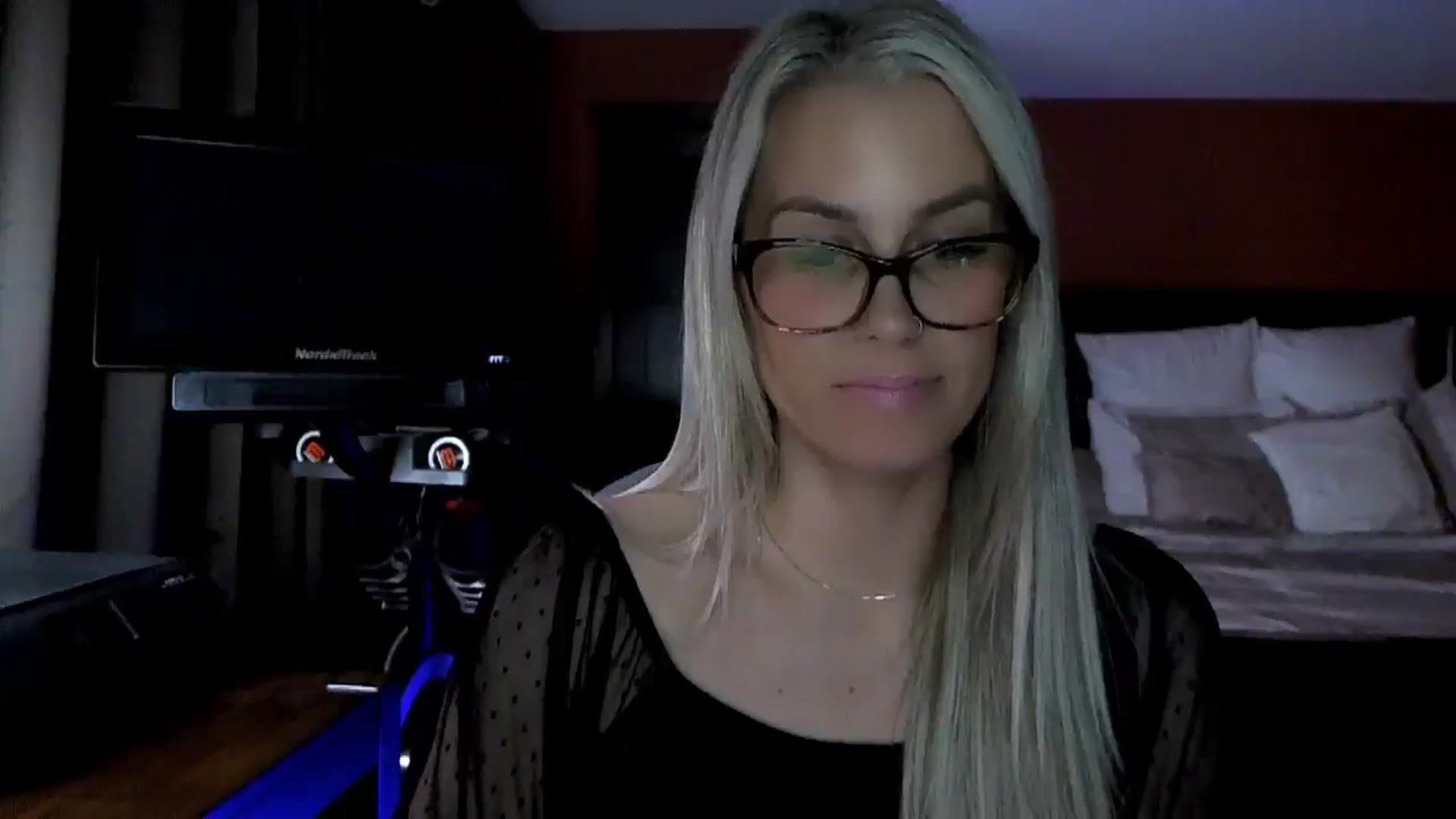 Gallery image thumbnail from Cora9's myfreecams stream on, 03/03/2026, 06:09 image 9 of 20
