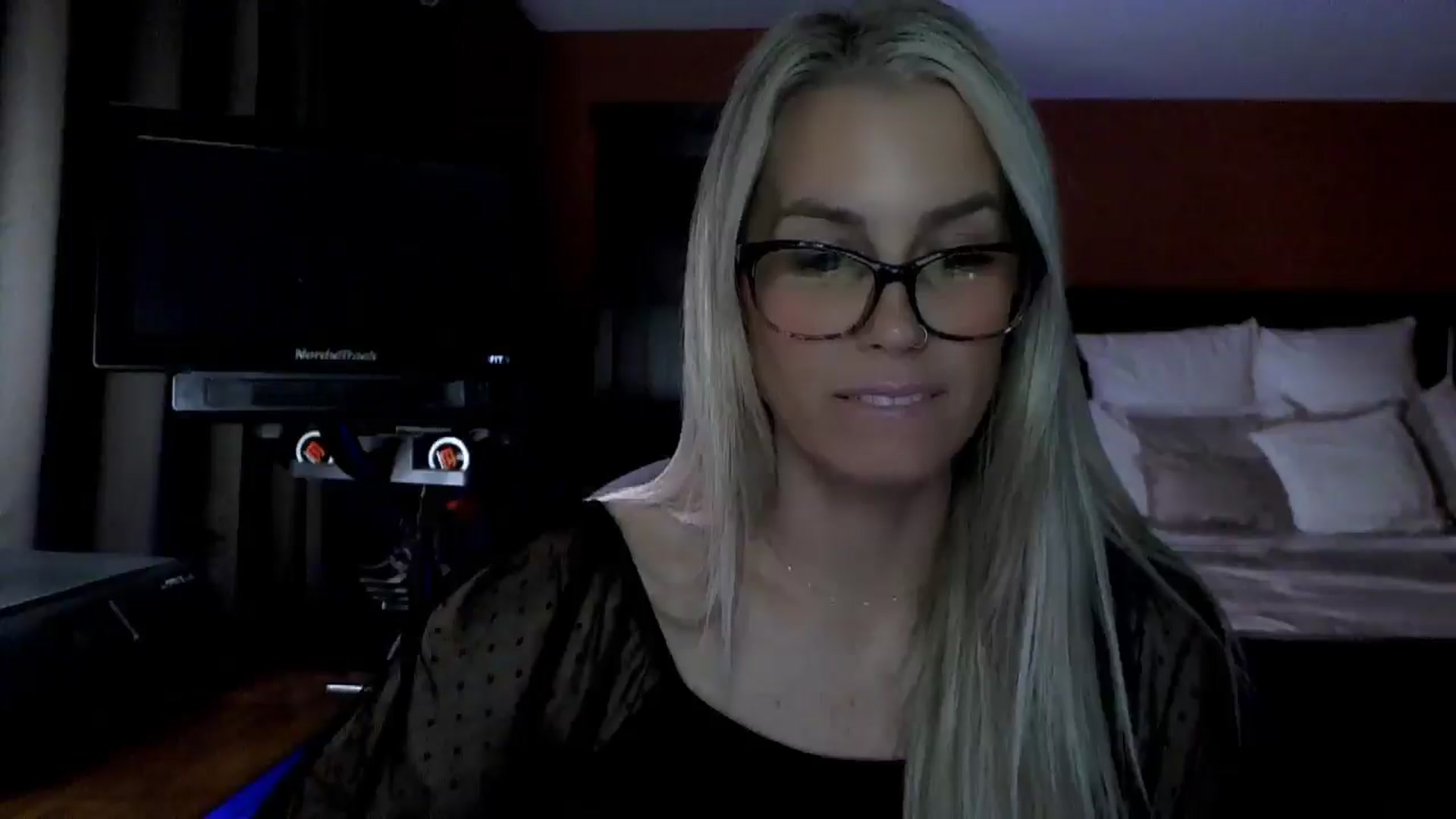Gallery image thumbnail from Cora9's myfreecams stream on, 03/03/2026, 06:09 image 11 of 20