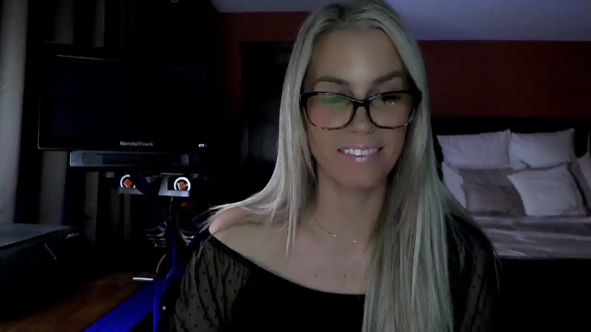 Gallery image thumbnail from Cora9's myfreecams stream on, 03/03/2026, 06:09 image 5 of 20
