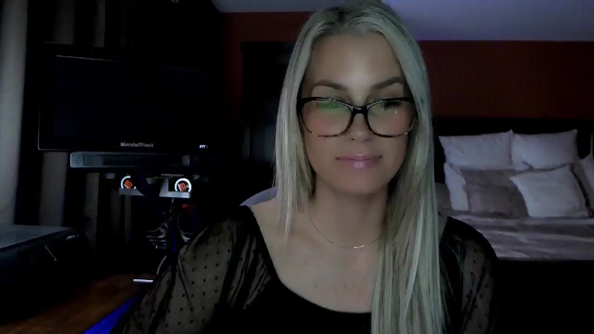 Gallery image thumbnail from Cora9's myfreecams stream on, 03/03/2026, 06:09 image 18 of 20